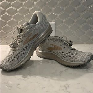 Brooks ( brand new) running shoes